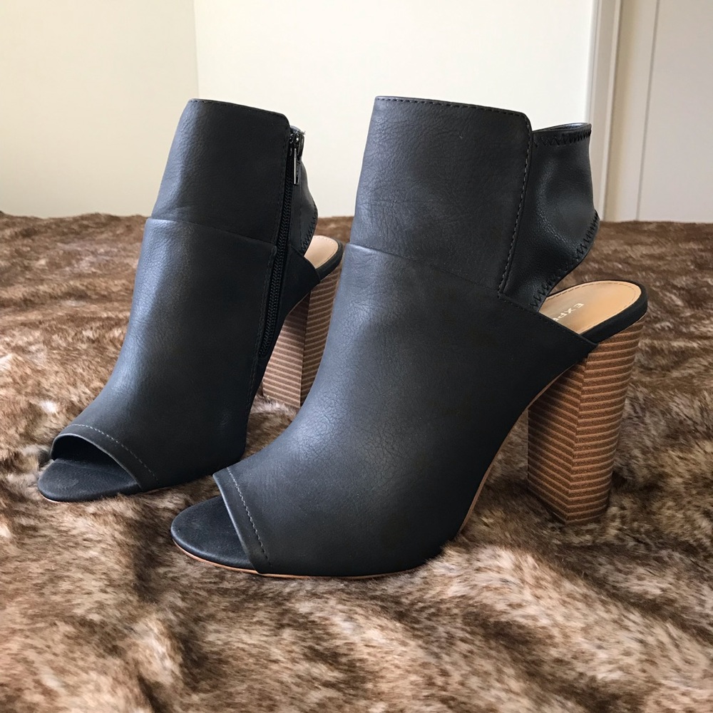Like New Express Black Peep Toe Booties Block Heel